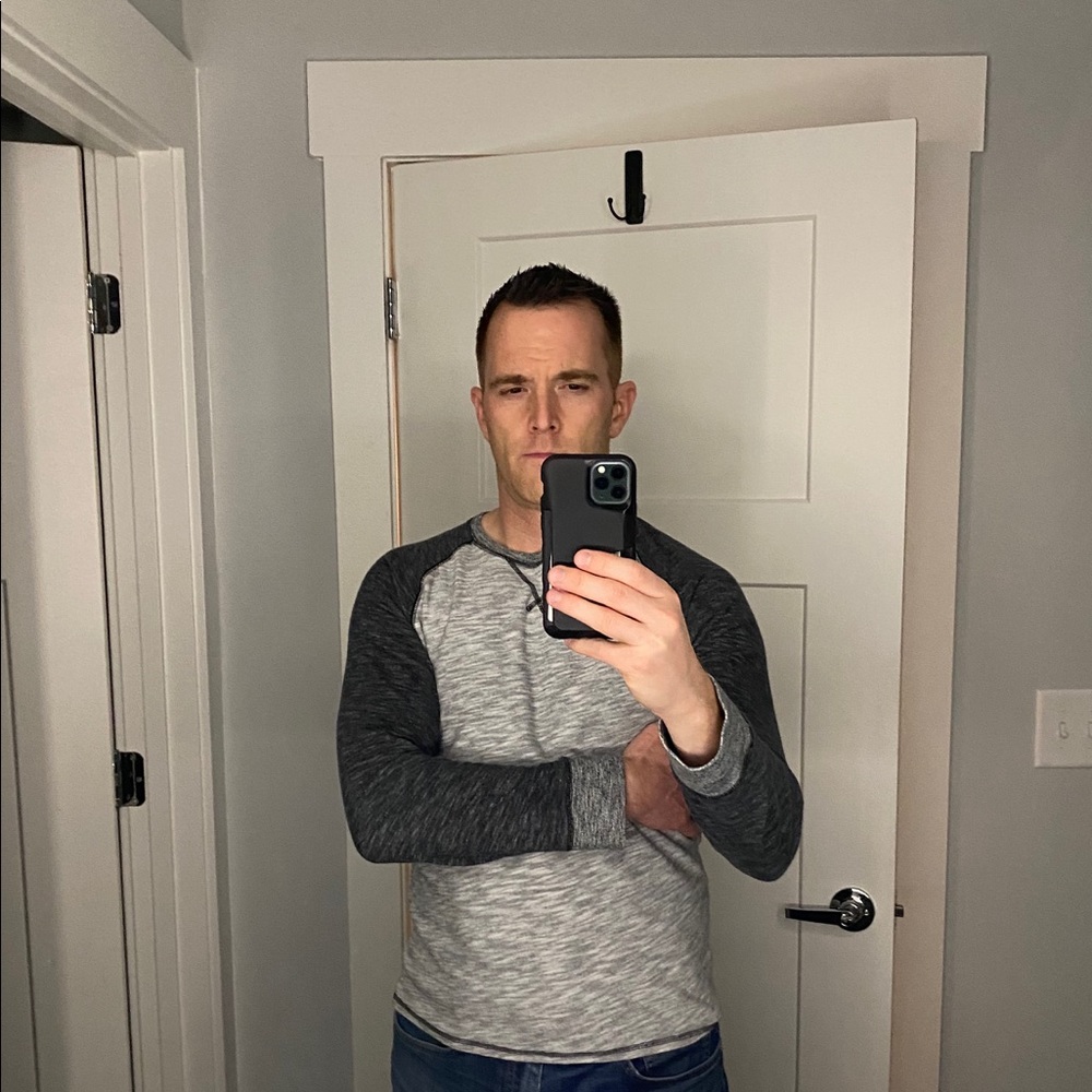 Express Men’s Long Sleeve Light Sweater